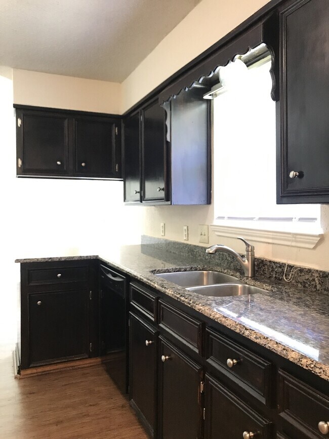Building Photo - Single Family Home