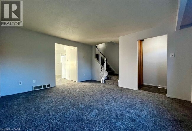 Building Photo - 210 Carlyle Dr