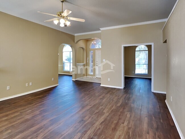 Building Photo - 10113 Evergreen Drive