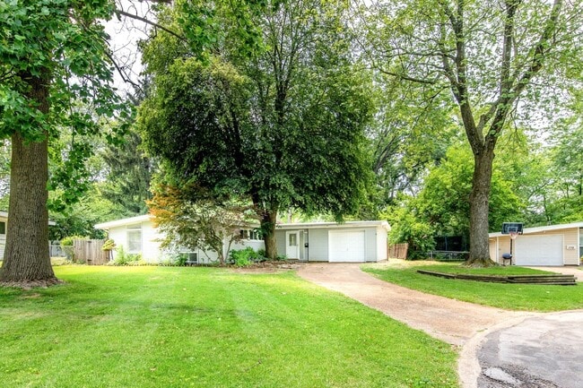 Building Photo - 780 Pebble Ln
