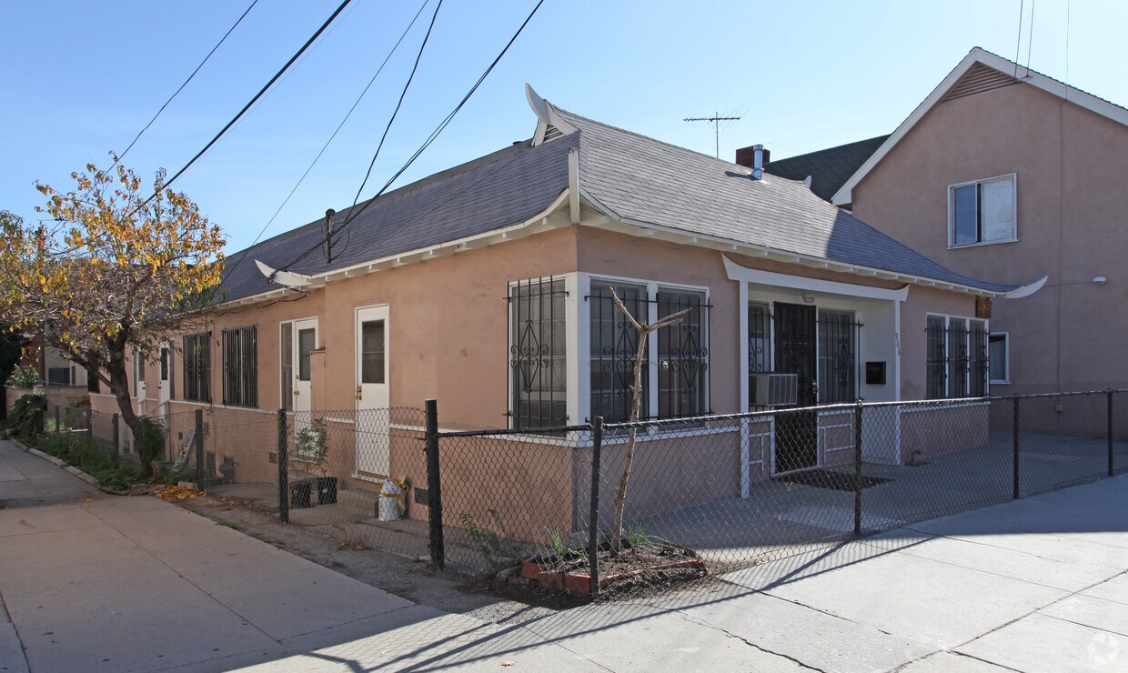 Primary Photo - 960-968 Yale St