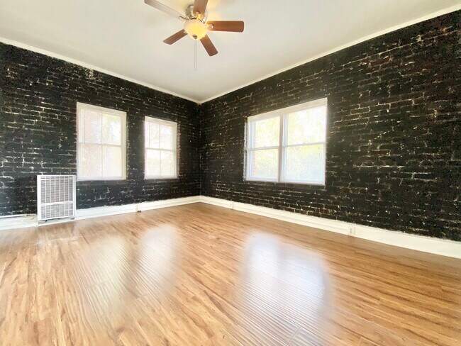 Building Photo - 800 N Las Palmas Ave Los Angeles, CA 90038