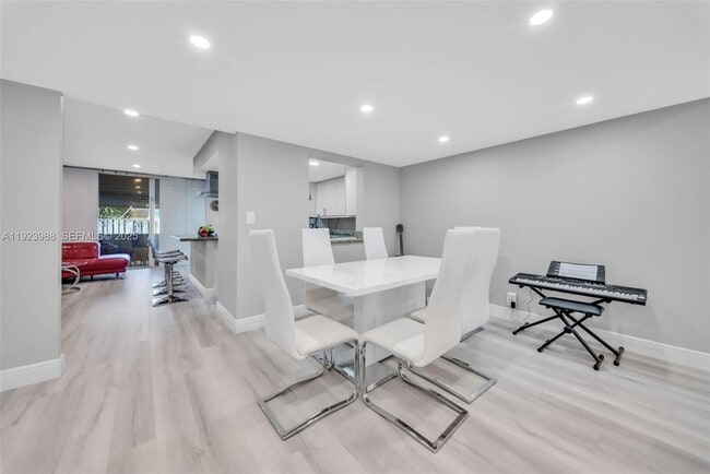 Foto del edificio - 707 NE 27th Ave