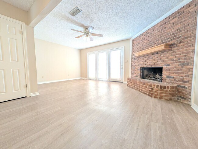 Foto del edificio - 2 Bedroom PG Townhome Now Available