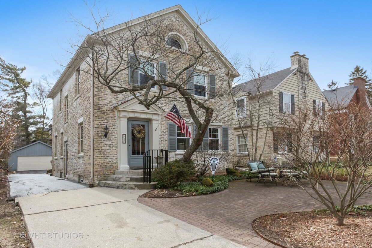 Primary Photo - 704 Roger Ave