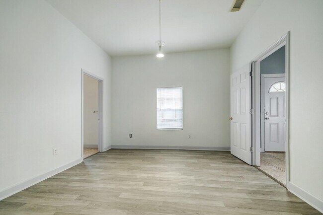 Foto del edificio - 1413 Hussion St