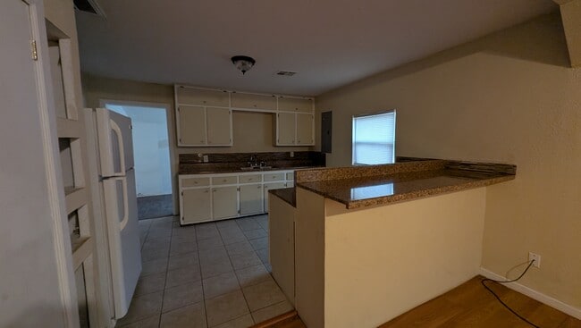 Building Photo - 902 N McKinley Ave