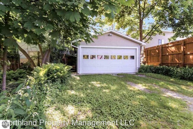 Foto del edificio - 3 br, 2 bath House - 115 S. Spruce St