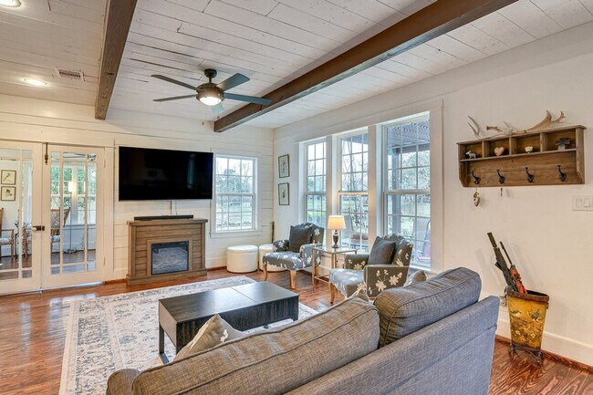 Foto del edificio - 5313 Palm Dr