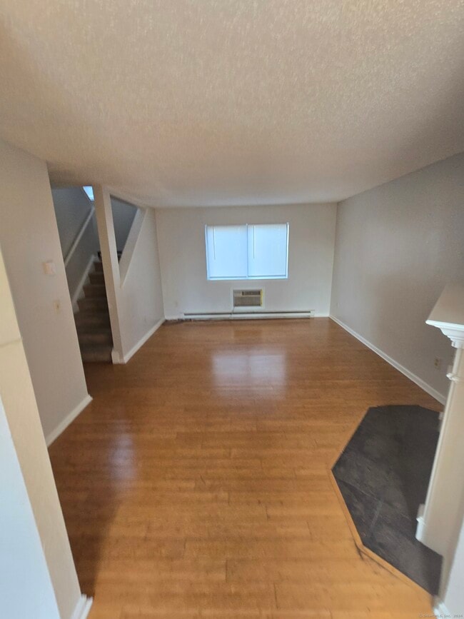 Building Photo - 925 Oronoke Rd
