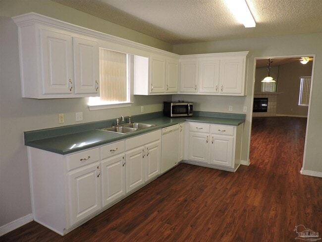 Foto del edificio - 1897 Gulf Bay Ln