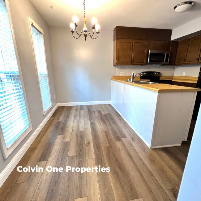 Foto del edificio - 303 E Montcastle Dr