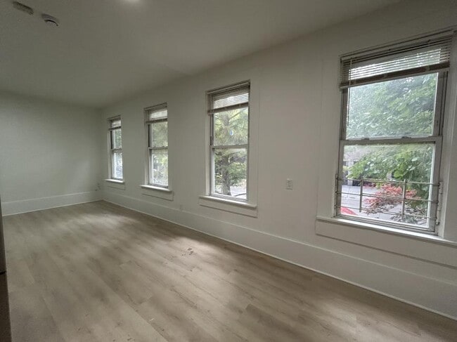 Building Photo - 2 bedroom in Chicago IL 60647