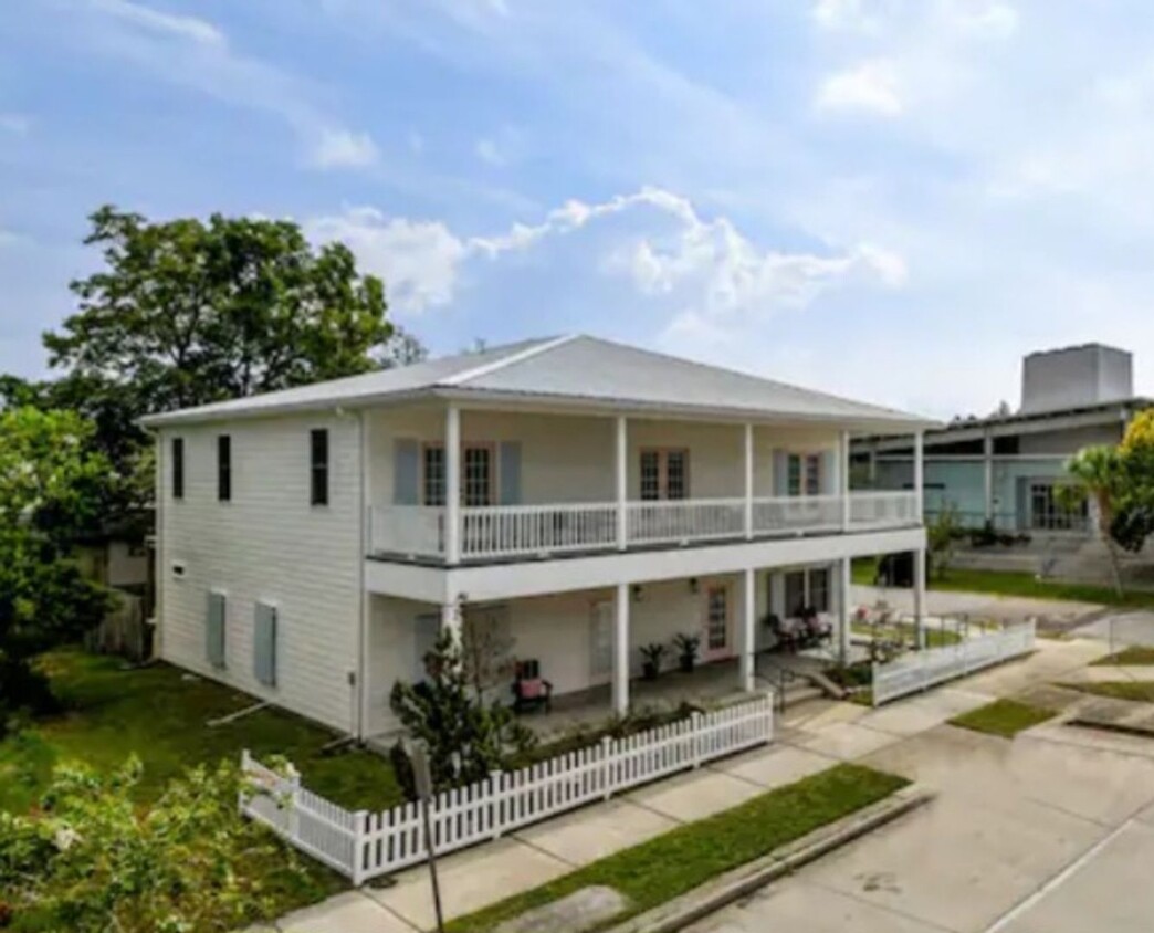 Primary Photo - 300 Coleman Ave