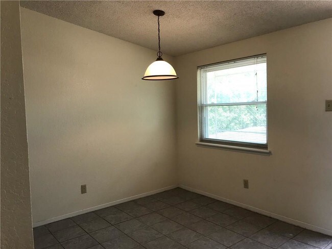 Building Photo - 8500 Lakehurst Rd