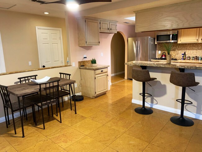 Foto del edificio - 43550 Carmel Cir