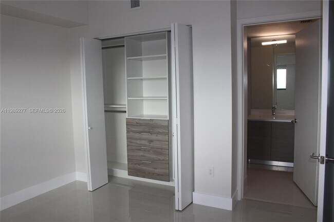 Foto del edificio - 460 NE 28th St