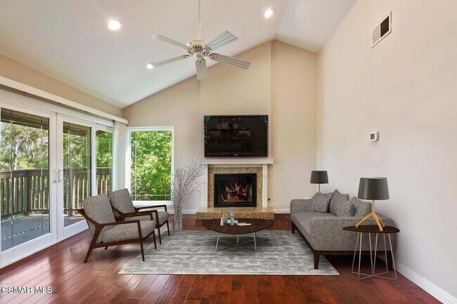 Foto del edificio - 12 Sparrowhawk Ln
