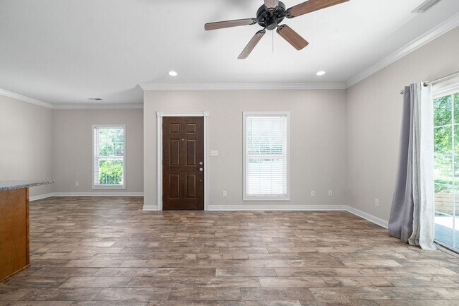 Building Photo - Cute Duplex in the Heart of Pembroke !!