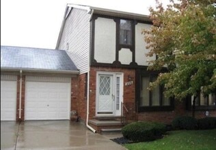 Building Photo - 205 Pineview Ct