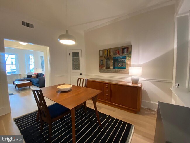 Foto del edificio - 3020 Dent Pl NW