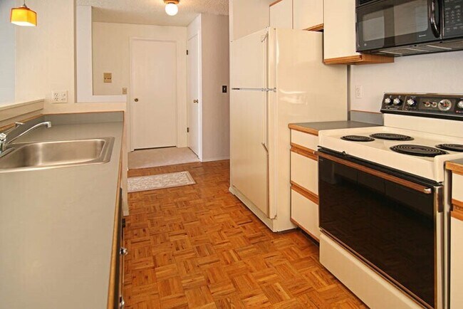 Foto del edificio - 3700 26th Pl W