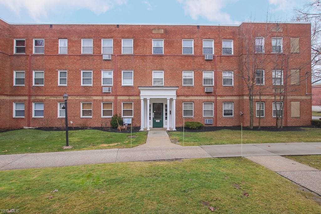 13833 Cedar Rd Unit 306A, South Euclid, OH 44118 Room for Rent in