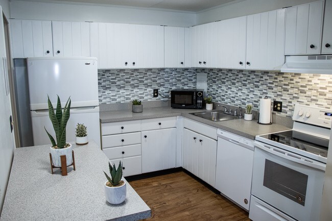 Kitchen - 3405 Charlemagne Cir