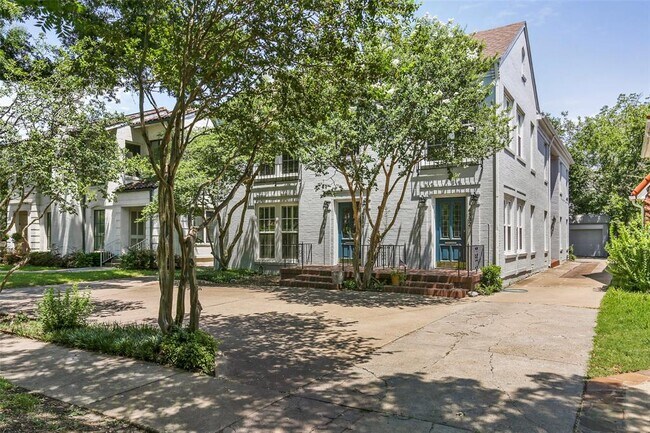 Building Photo - 4332 University Blvd