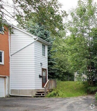 Building Photo - 645 Albert St