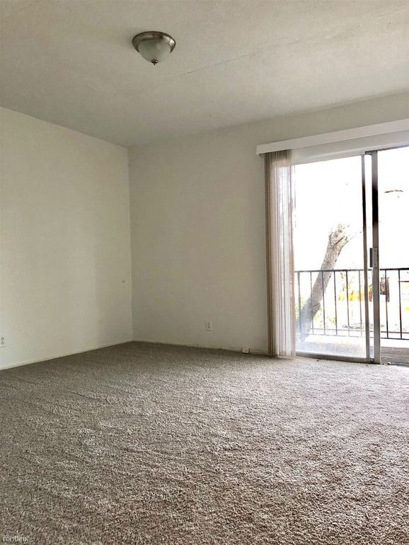 Dormitorio en planta alta con balcón. - 1338 Churing Dr