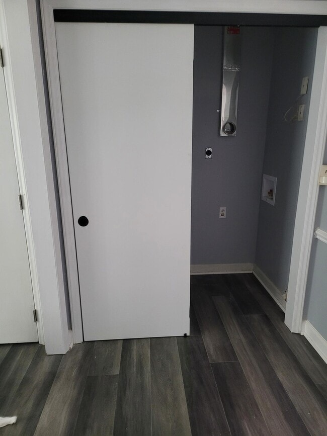 Building Photo - 241 Bridgefield Pl