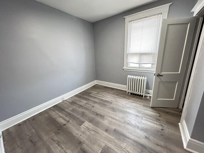 Building Photo - 128 Carrick Ave