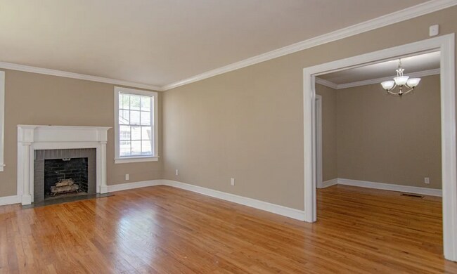 Foto del edificio - Cute Curb Appeal and fresh updates!