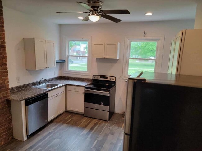 Building Photo - 211 Ontario St