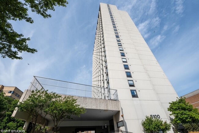 Foto del edificio - 5100 N Marine Dr