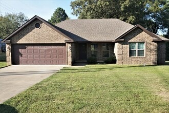 Building Photo - 3816 Hillside Dr