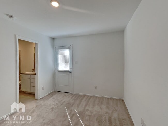 Foto del edificio - 8739 Cottage Crk Dr