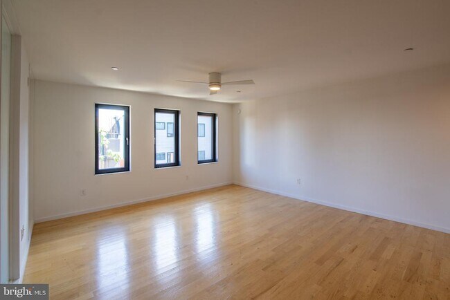 Foto del edificio - 152 W Laurel St