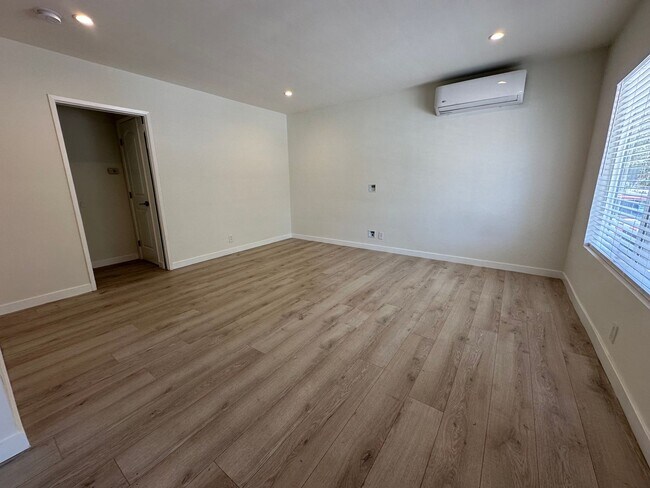 Foto del edificio - 7000 Glade Ave