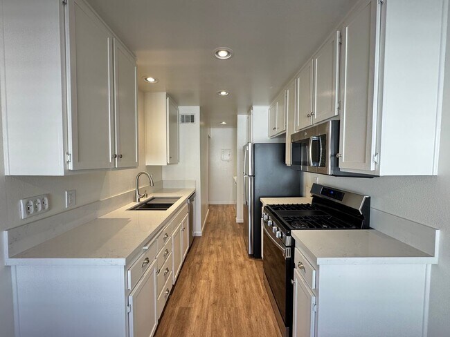 Building Photo - Beautiful & Bright 2Bd/1.5Ba Condo in Miss...