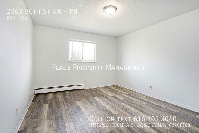 Building Photo - 2363 30th #8 Upper 2 bedroom Unit!