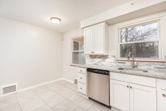 Foto del edificio - 17202 Holly Hill Dr