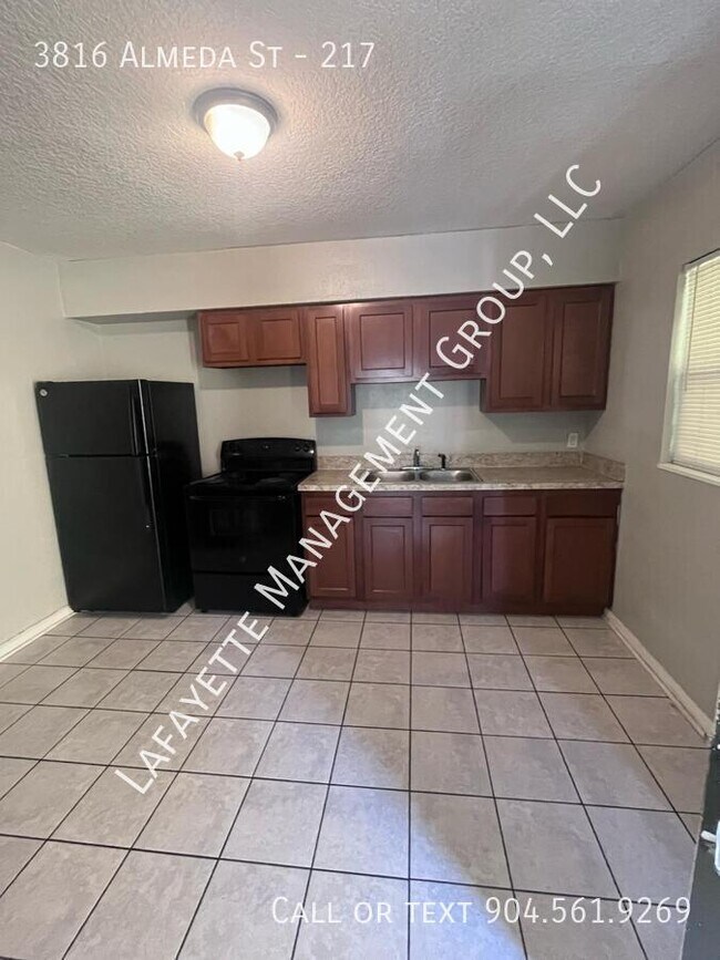 Building Photo - 3816 Almeda St