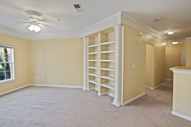 Foto del edificio - 2 bedroo 2-bathroom ground floor with screened patio for rent Wilmington Island