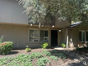 Building Photo - 8609 La Riviera Dr