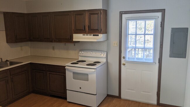 Kitchen - 508 W Strawberry Ave