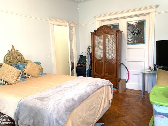 Foto del edificio - Large 2 BD in with Private Yard in PLG