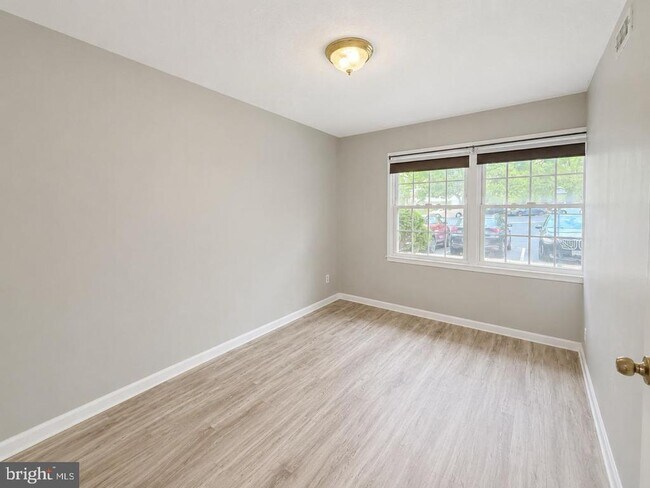 Foto del edificio - 14761 Ealing Ct