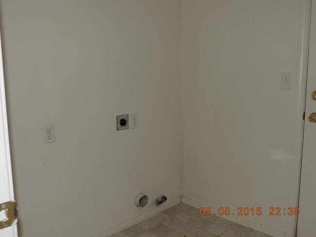 Building Photo - Fall St., Fernley